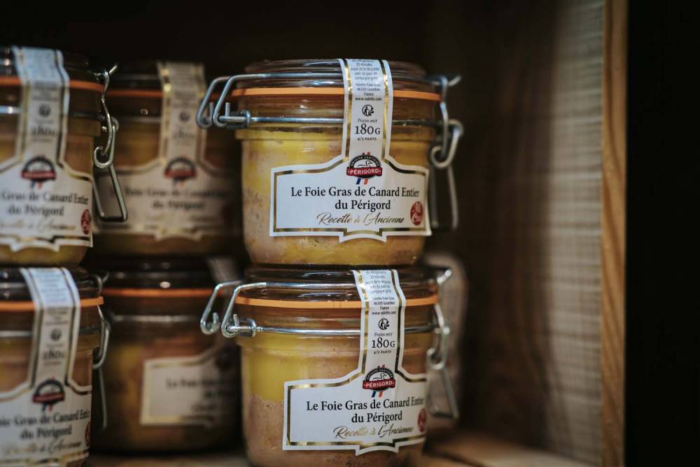 épicerie fine : bocaux de foie gras du Périgord